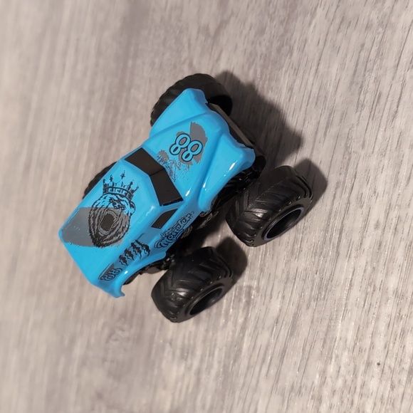 Colorful Monster Trucks Set - Picture 4 of 6